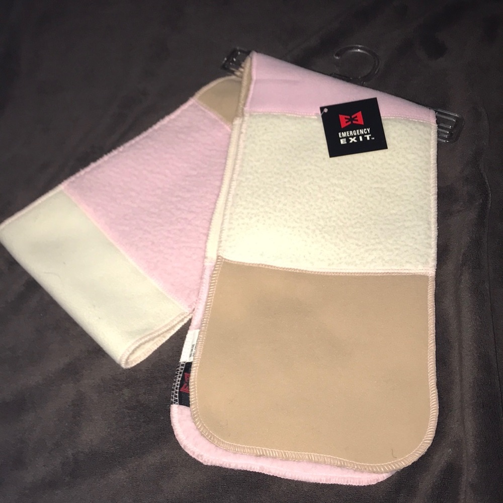 ❄️NWT Pink, Tan, & Cream ColorBlock Fleece Scarf❄️